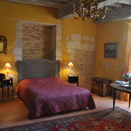 Chateau La Gentilhommiere Du Puits Notre-Dame 30 Rue De L'Eglise 24110 Saint Leon Sur L'Isle ภายนอก รูปภาพ