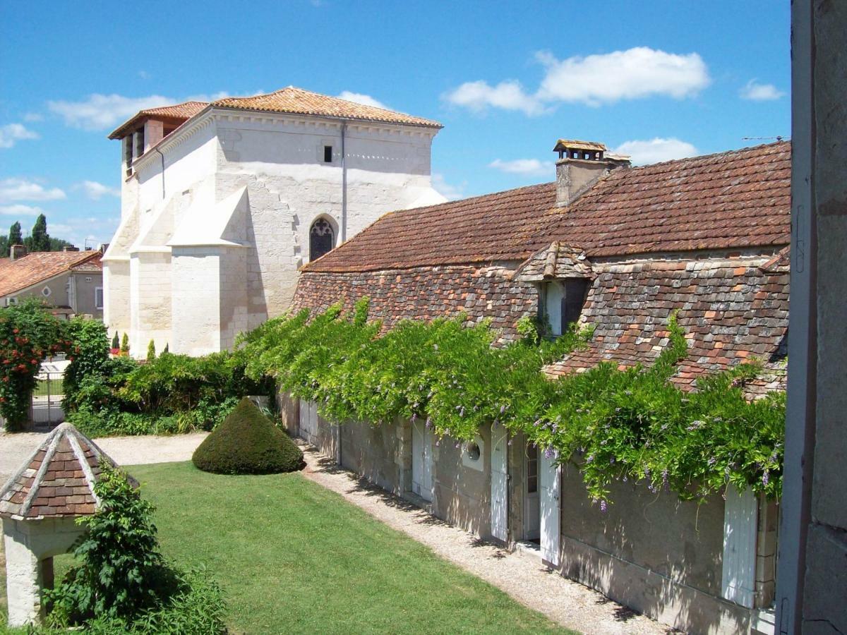 Chateau La Gentilhommiere Du Puits Notre-Dame 30 Rue De L'Eglise 24110 Saint Leon Sur L'Isle ภายนอก รูปภาพ