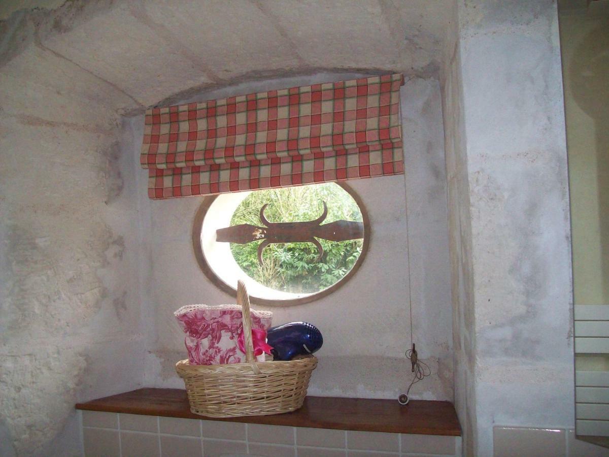 Chateau La Gentilhommiere Du Puits Notre-Dame 30 Rue De L'Eglise 24110 Saint Leon Sur L'Isle ภายนอก รูปภาพ