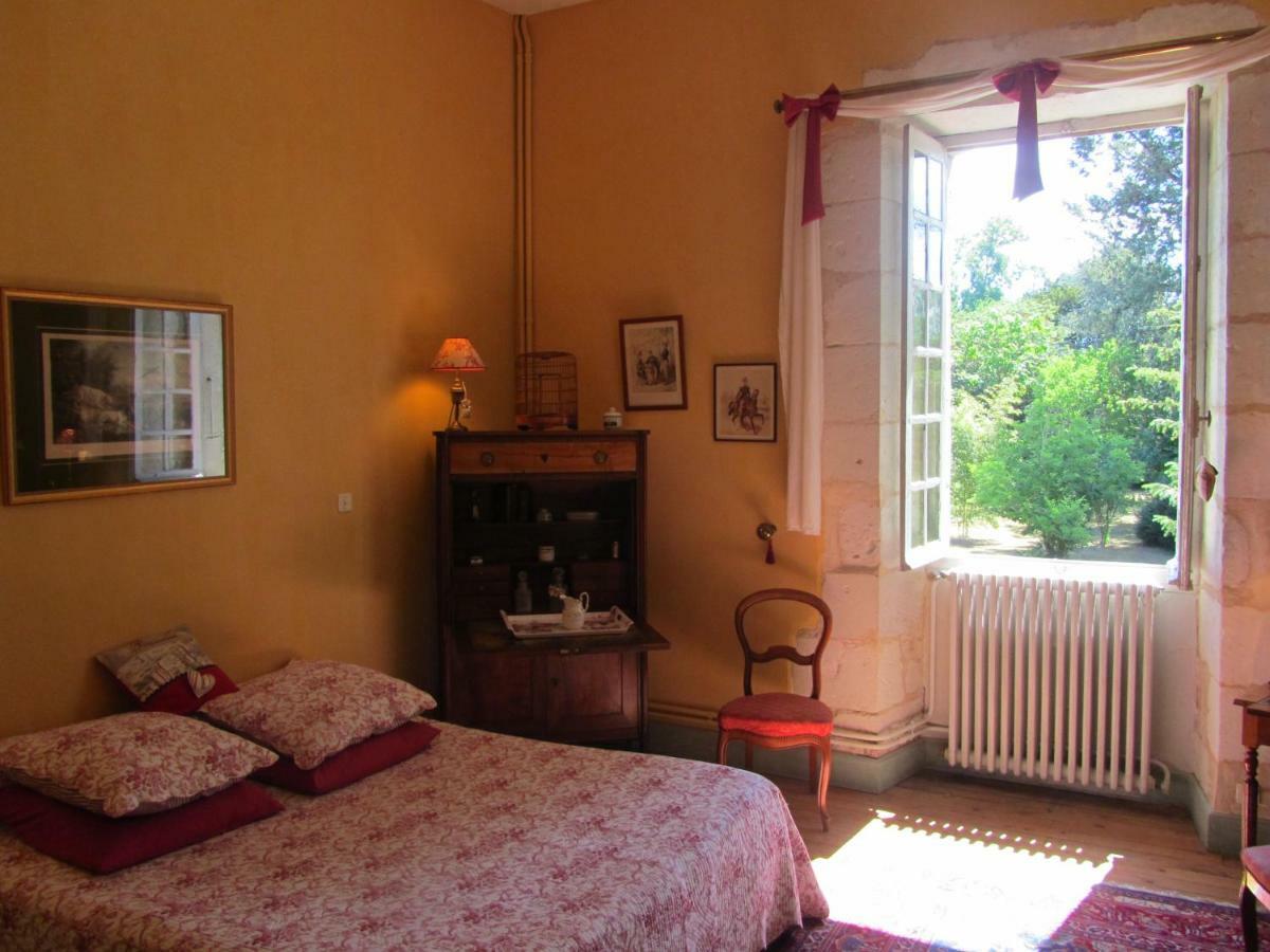 Chateau La Gentilhommiere Du Puits Notre-Dame 30 Rue De L'Eglise 24110 Saint Leon Sur L'Isle ภายนอก รูปภาพ