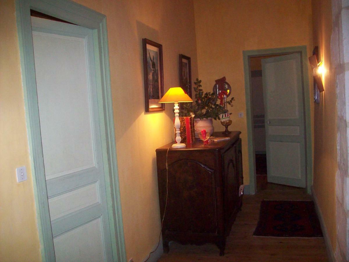 Chateau La Gentilhommiere Du Puits Notre-Dame 30 Rue De L'Eglise 24110 Saint Leon Sur L'Isle ภายนอก รูปภาพ