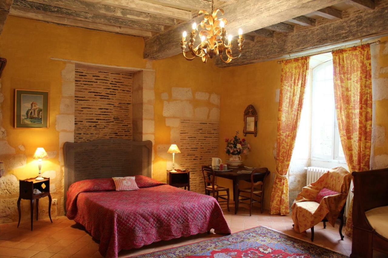Chateau La Gentilhommiere Du Puits Notre-Dame 30 Rue De L'Eglise 24110 Saint Leon Sur L'Isle ภายนอก รูปภาพ