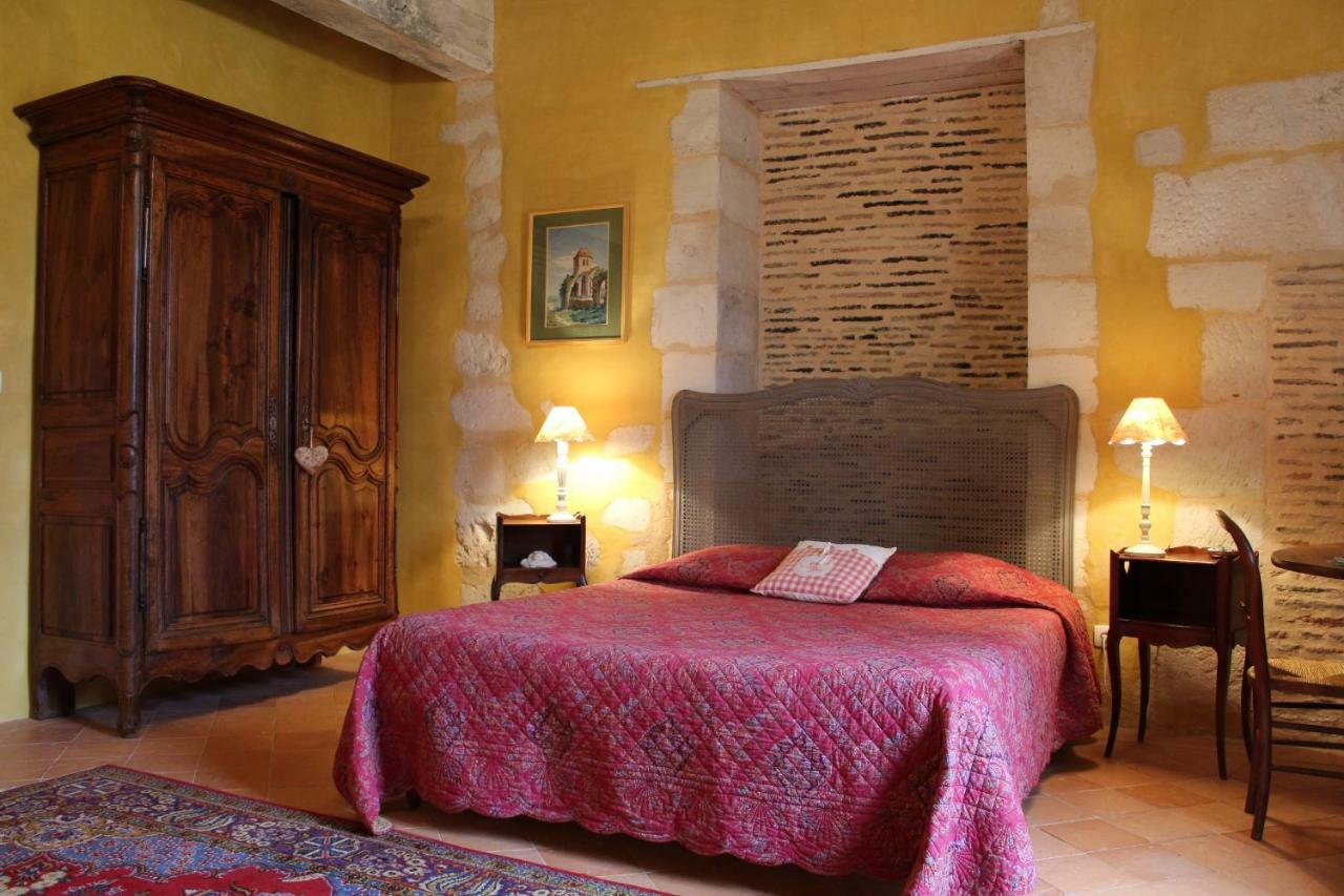 Chateau La Gentilhommiere Du Puits Notre-Dame 30 Rue De L'Eglise 24110 Saint Leon Sur L'Isle ภายนอก รูปภาพ