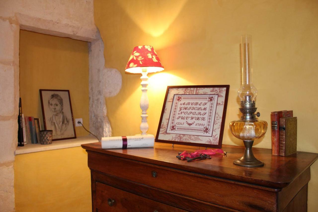Chateau La Gentilhommiere Du Puits Notre-Dame 30 Rue De L'Eglise 24110 Saint Leon Sur L'Isle ภายนอก รูปภาพ