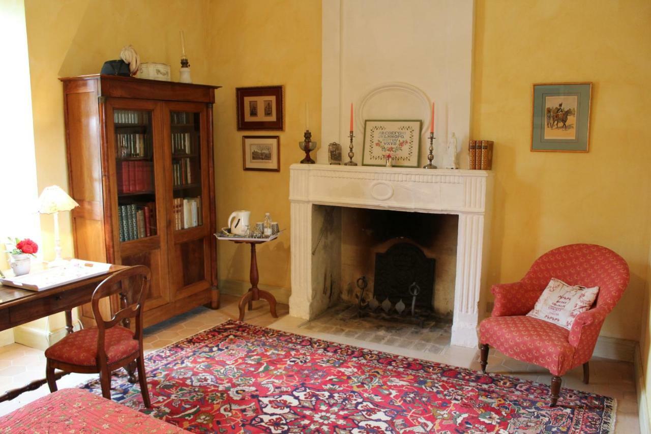 Chateau La Gentilhommiere Du Puits Notre-Dame 30 Rue De L'Eglise 24110 Saint Leon Sur L'Isle ภายนอก รูปภาพ