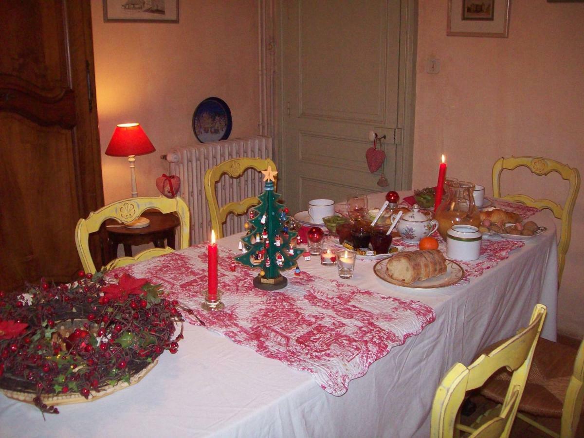 Chateau La Gentilhommiere Du Puits Notre-Dame 30 Rue De L'Eglise 24110 Saint Leon Sur L'Isle ภายนอก รูปภาพ